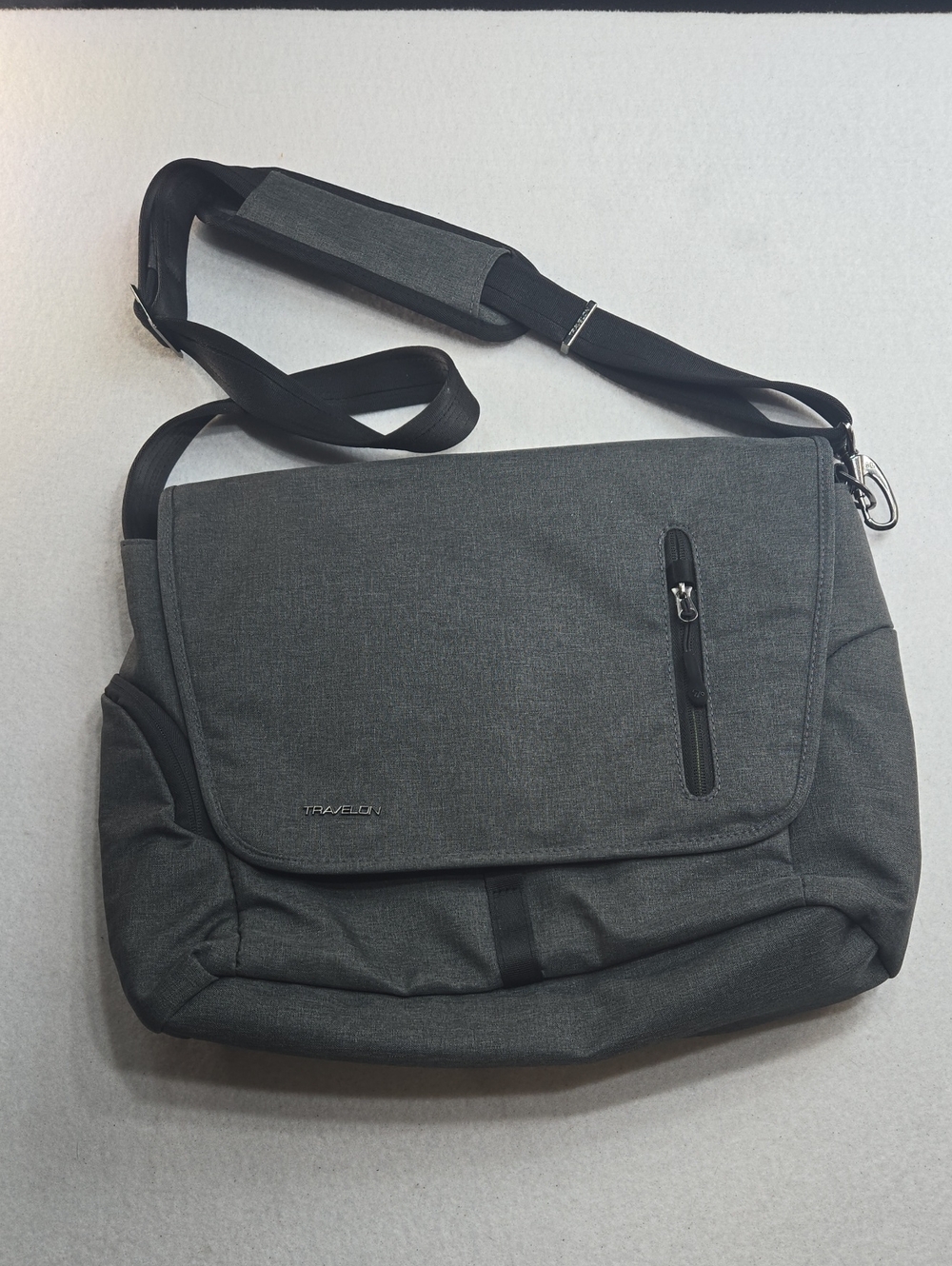 Travelon Anti-Theft Urban  Men's Messenger Crossbody Bag
